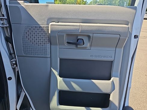 Used 2012 Ford E-350 and Econoline 350 XLT RWD image 14