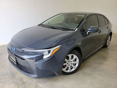 Used 2023 Toyota Corolla LE FWD image 32