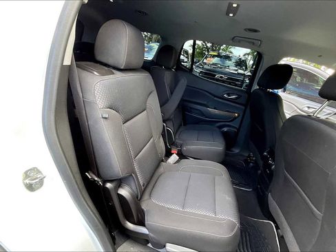 Used 2022 GMC Acadia SLE image 51