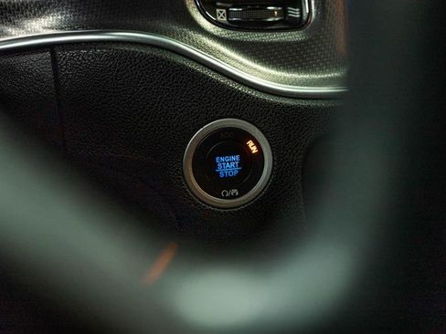 Used 2011 Dodge Charger R/T image 18