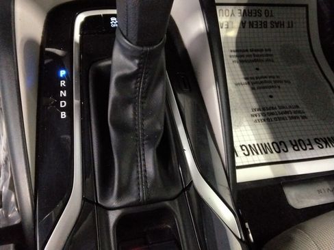 Used 2022 Toyota Corolla LE FWD image 18