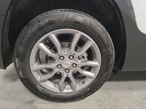 Used 2024 GMC Terrain SLT image 39