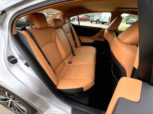 Used 2025 Lexus ES 300h w/ Premium Package image 20