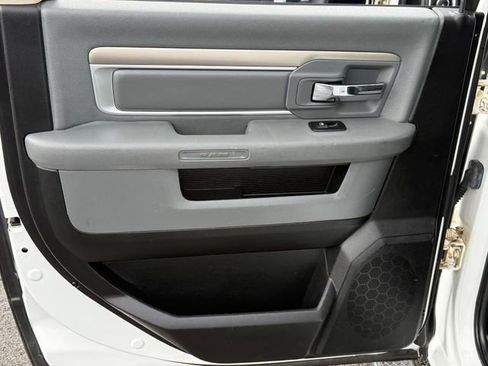 Used 2014 RAM 3500 Big Horn RWD image 29