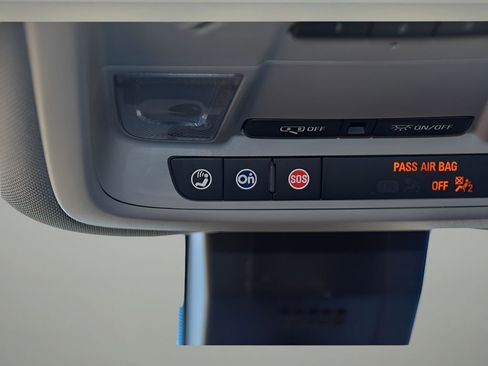 Used 2020 Chevrolet Equinox LT w/ Driver Convenience Package image 37