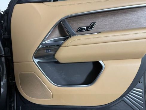 Used 2025 Land Rover Range Rover SE image 31