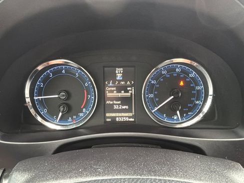 Used 2017 Toyota Corolla SE w/ SE Premium Package FWD image 21