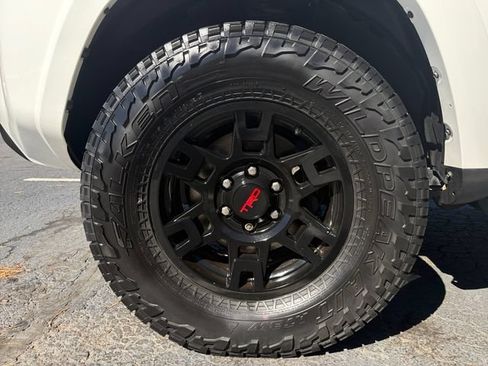 Used 2021 Toyota 4Runner Venture w/ Moonroof Package AWD/4WD image 25