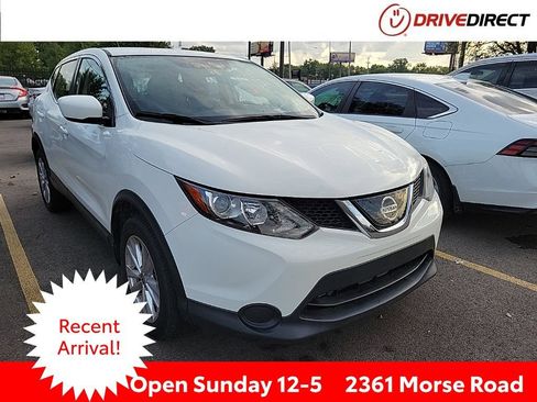 Used 2019 Nissan Rogue Sport S w/ Appearance Package FWD image 1