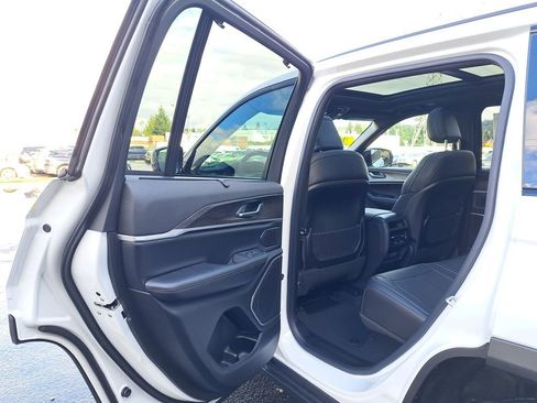 New 2025 Jeep Grand Cherokee Limited w/ Luxury Tech Group II image 12