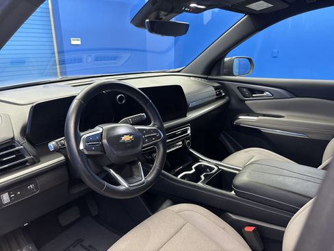 Used 2026 Chevrolet Traverse LT w/ Driver Confidence Package FWD image 11