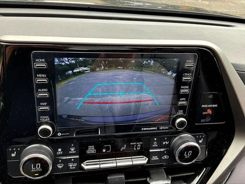 Used 2022 Toyota Highlander XLE image 13