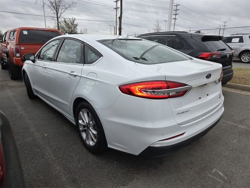 Used 2019 Ford Fusion SE image 4