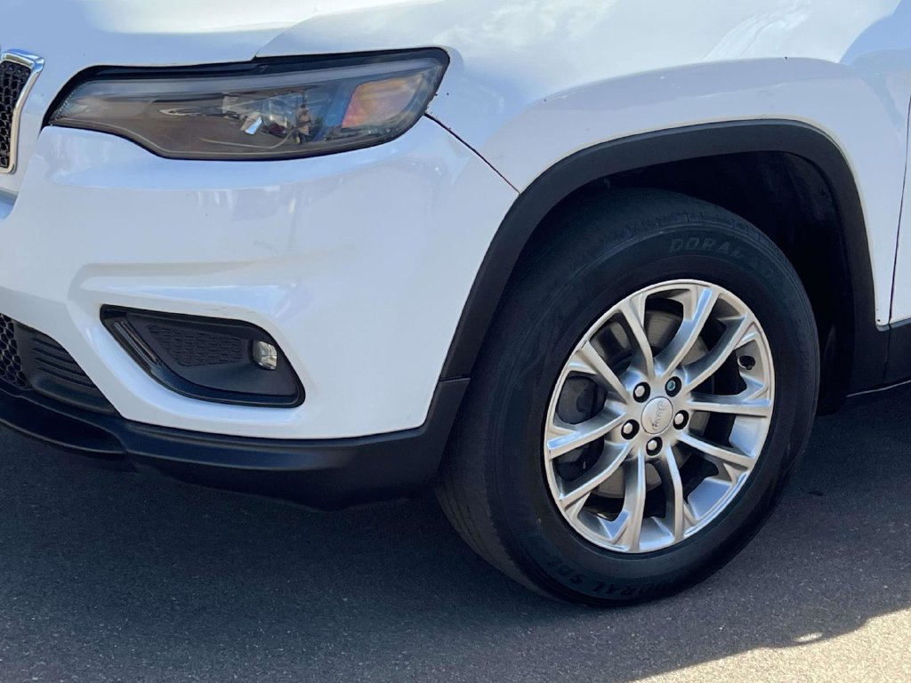 Used 2019 Jeep Cherokee Latitude Plus w/ Comfort/Convenience Group AWD/4WD image 10