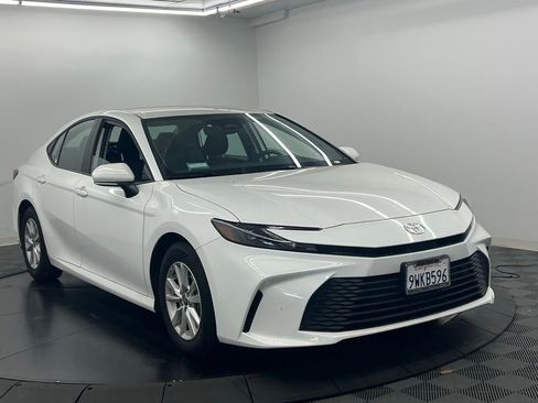Used 2026 Toyota Camry LE w/ Convenience Package FWD image 3