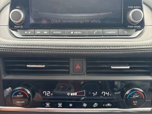 Used 2023 Nissan Rogue SV FWD image 10