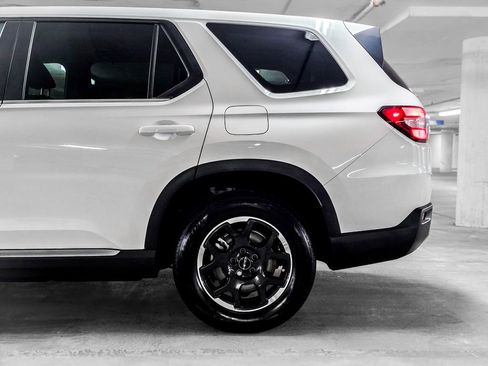 Used 2025 Honda Pilot EX-L image 14