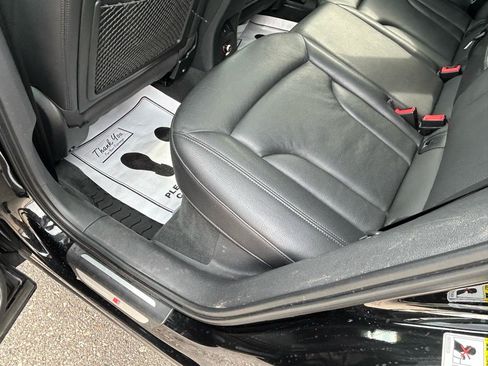 Used 2018 Audi Q3 2.0T Premium Plus w/ Premium Plus Package AWD/4WD image 9