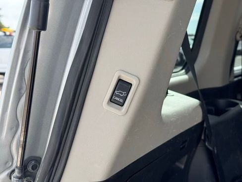 Used 2015 Nissan Armada SL image 41