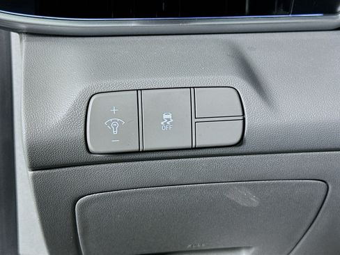 Used 2025 Hyundai Elantra SEL FWD image 17
