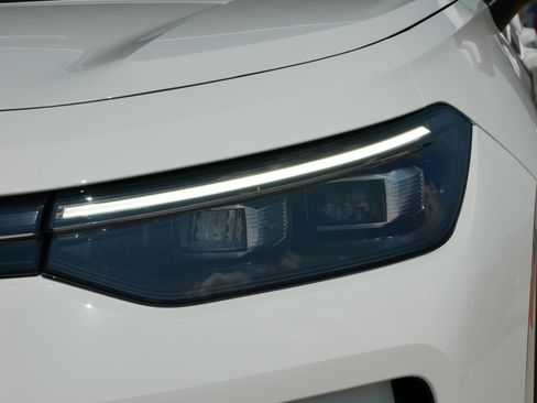 New 2025 Volkswagen Tiguan SE image 4