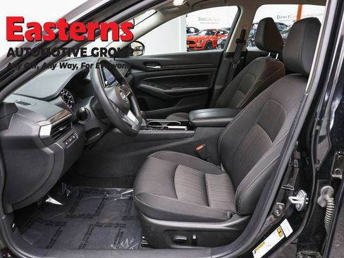 Used 2024 Nissan Altima 2.5 SV FWD image 14
