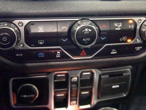 Used 2024 Jeep Wrangler Unlimited w/ Technology Group AWD/4WD image 24