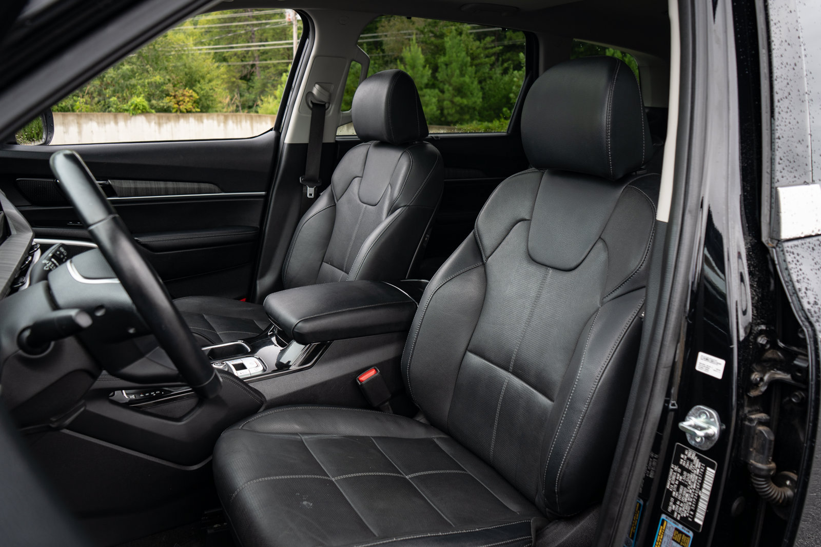 Used 2023 Kia Telluride EX w/ EX Captain's Chair Package FWD image 15