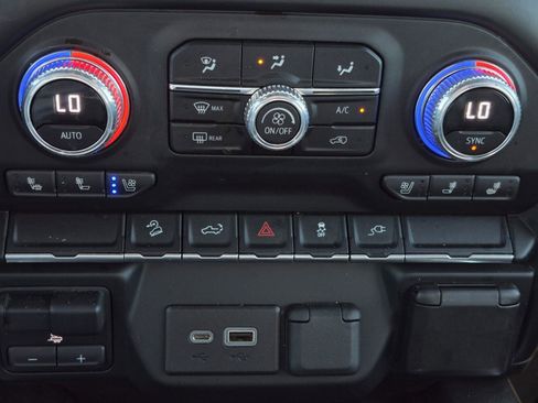 Used 2022 GMC Sierra 1500 AT4 w/ AT4 Preferred Package image 23