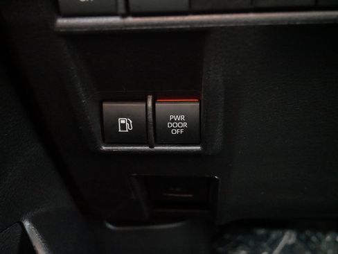 Used 2025 Toyota Sienna LE image 26