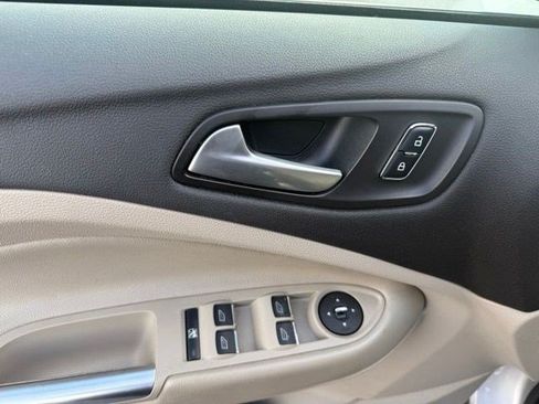 Used 2015 Ford Escape SE w/ Equipment Group 201A FWD image 13