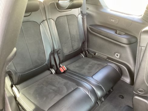 Used 2025 Jeep Grand Cherokee L Laredo RWD image 12