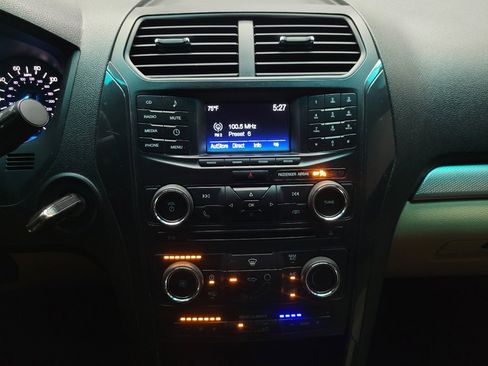 Used 2016 Ford Explorer image 25