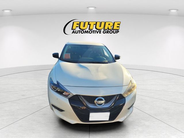 Used 2017 Nissan Maxima SR w/ Midnight Edition FWD image 2
