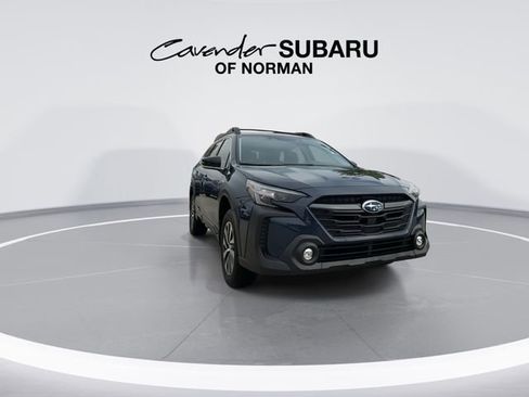 Used 2025 Subaru Outback Premium image 3