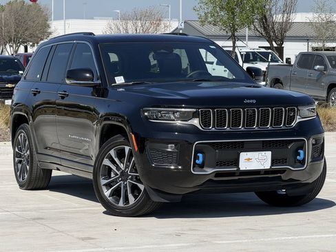 Used 2023 Jeep Grand Cherokee Overland w/ Advanced Protech Group III image 2