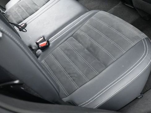Used 2025 Mitsubishi Outlander SE FWD image 32
