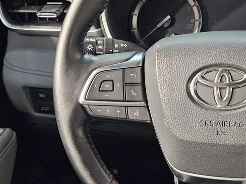 Used 2021 Toyota Highlander XLE FWD image 28