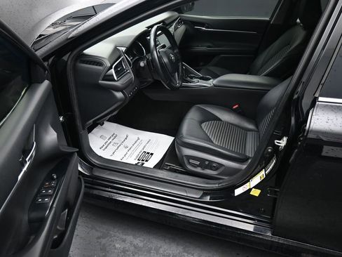 Used 2018 Toyota Camry SE image 15