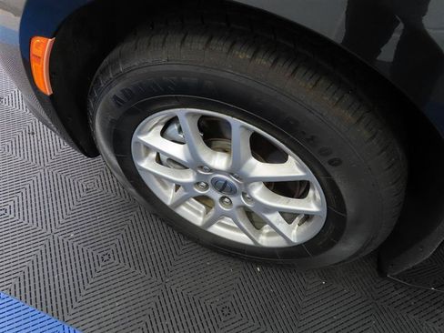 Used 2023 Chrysler Pacifica Touring-L FWD image 6