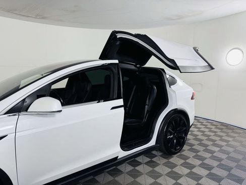 Used 2021 Tesla Model X Long Range image 16