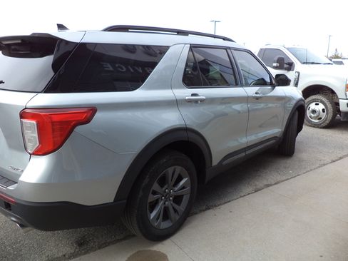 Used 2023 Ford Explorer XLT w/ Equipment Group 202A AWD/4WD image 6