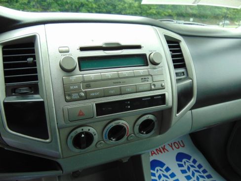 Used 2009 Toyota Tacoma PreRunner w/ TRD Sport Pkg RWD image 13