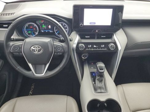 Used 2024 Toyota Venza LE AWD/4WD image 16