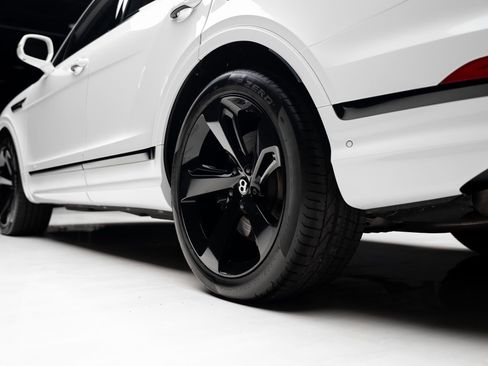 Used 2021 Bentley Bentayga Plug-In Hybrid AWD/4WD image 75