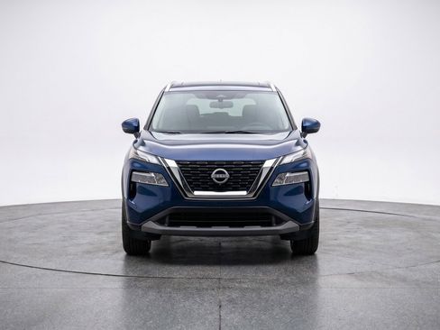 Used 2025 Nissan Rogue SV AWD/4WD image 2