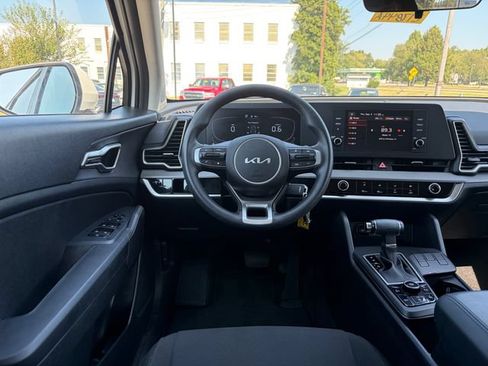 Certified 2023 Kia Sportage LX FWD image 6