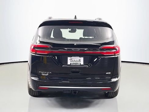 New 2027 Chrysler Pacifica Pinnacle w/ Theater Group AWD/4WD image 6