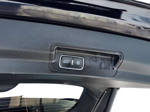 Used 2024 Ford Explorer XLT w/ Equipment Group 202A AWD/4WD image 31