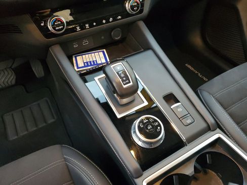 Used 2024 Mitsubishi Outlander SE image 25